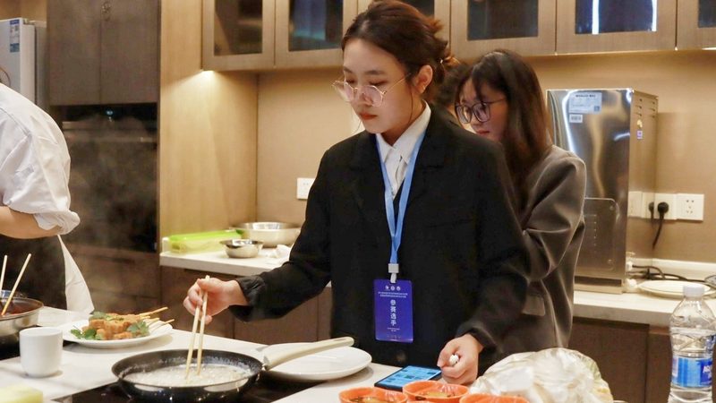 一旦发现食品代加工质量不合格，应立即采取以下处理流程：